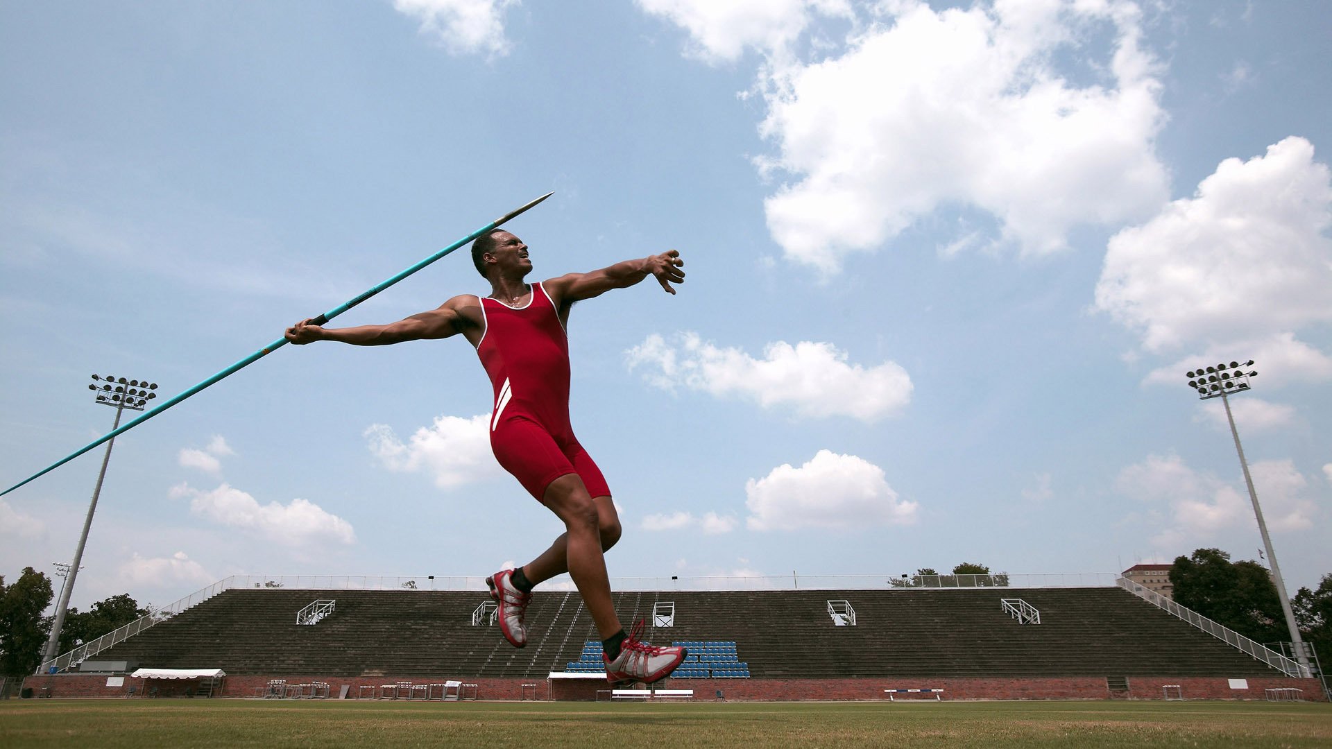 九游官网-世界杯万人空巷:足球盛宴掀起狂潮,世界杯足球赛如火如荼地进行